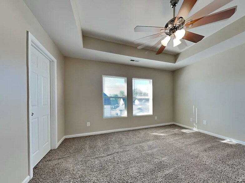 Building Photo - 1433 Ujamaa Dr