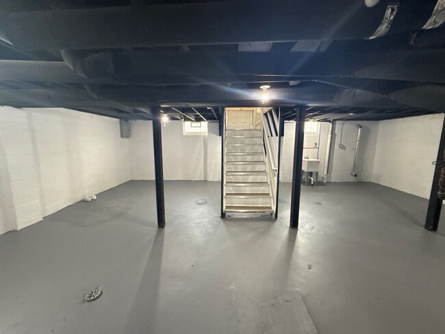 Building Photo - Renovated 3-Bedroom Home – We Welcome Sect...