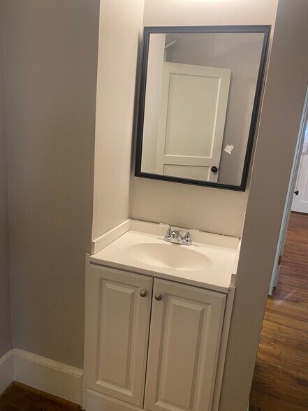 Building Photo - 2103 Marion St