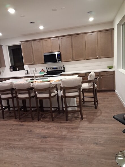 Building Photo - 6000 Moongate Wy