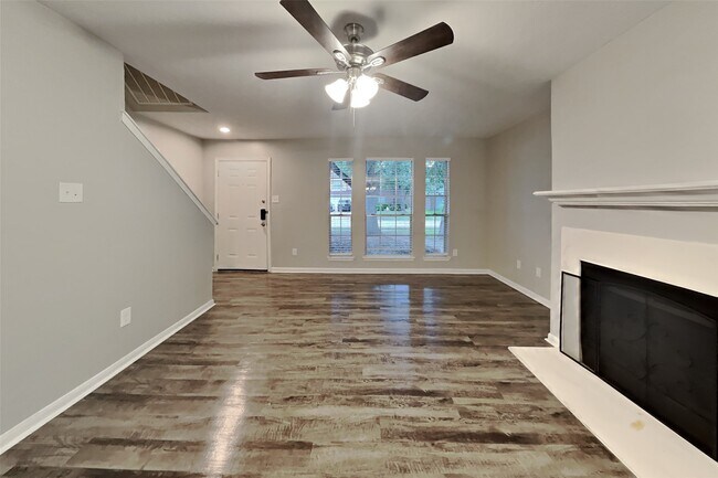 Building Photo - 18206 Gravenhurst Ln
