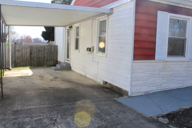 Building Photo - 704 N Barton St
