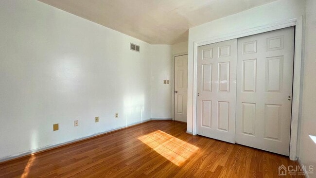 Building Photo - 6 Ayres Ct