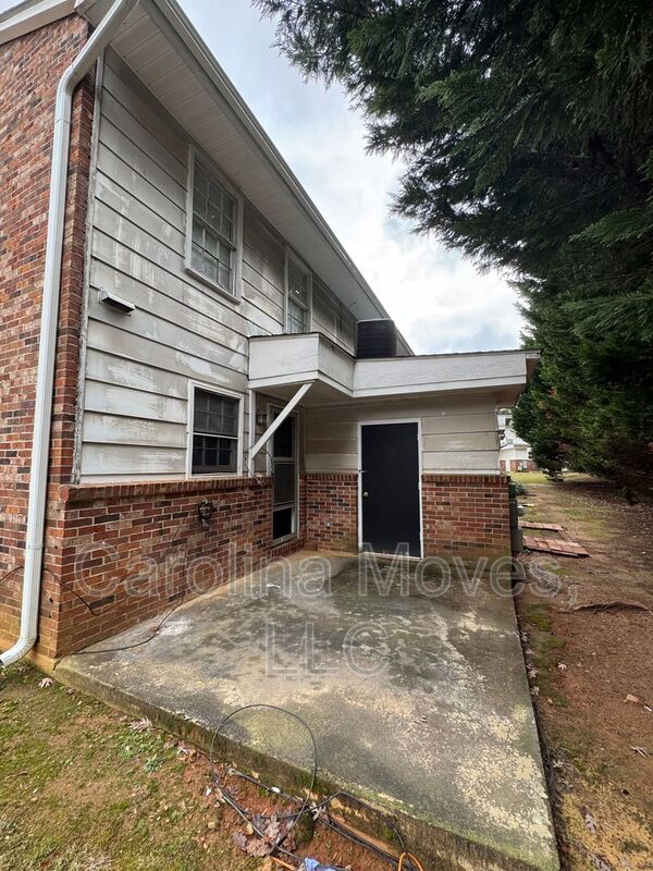 Building Photo - 160 Pine Creek Ct Ext