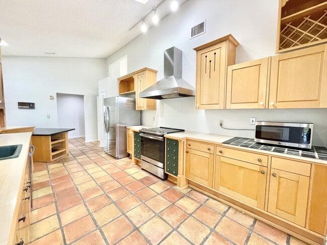 Building Photo - 11933 Waterwood Dr