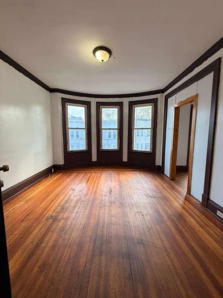 Building Photo - 385 Orange St
