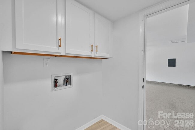 Building Photo - 7404 Shadowlake Dr