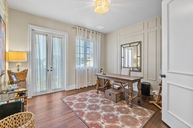 Building Photo - 2280 Queen Palm Rd