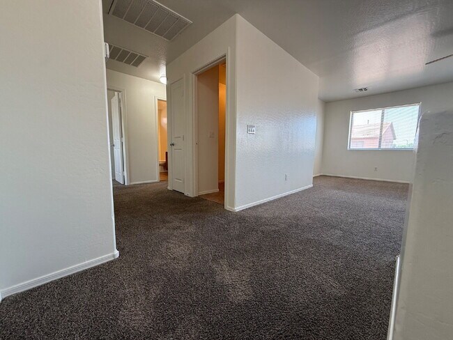 Building Photo - "Spacious 4-Bedroom Haven with 2 Bath Retreats in Laveen's Heart – 1,893 Sq Ft of Comfort!"