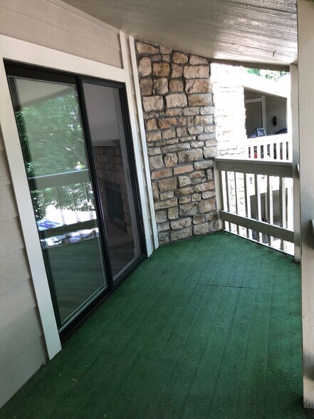 Building Photo - 8225 Fairmount Dr