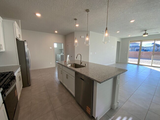 Building Photo - 3 Bedroom Single Story New Build in Lomas Encantadas in Rio Rancho!
