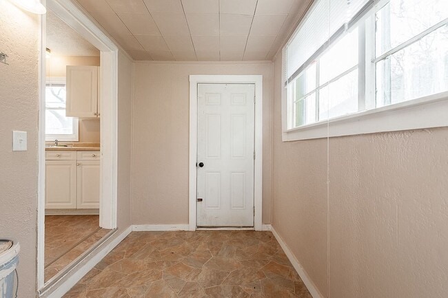 Building Photo - 2301 S Milton Dr