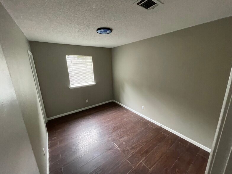 Building Photo - 512 Libby Ln