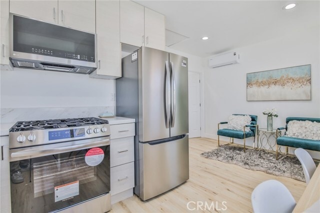 Building Photo - 204 Vía Colusa