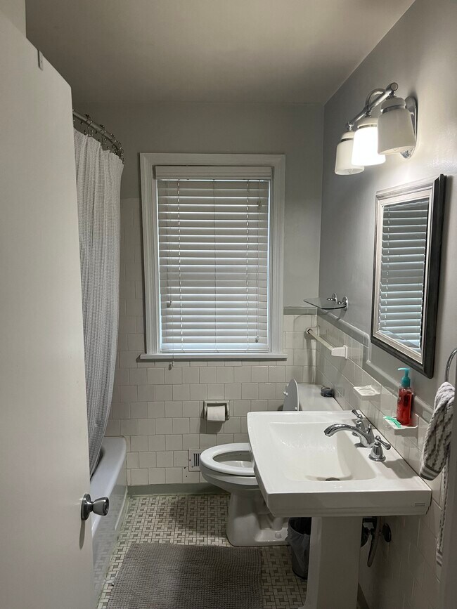 Building Photo - Warrenton