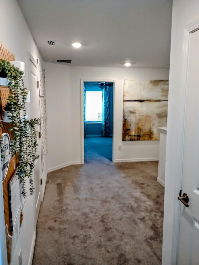 Building Photo - Townhouse in Land O' Lakes - The Townes at Lake Thomas