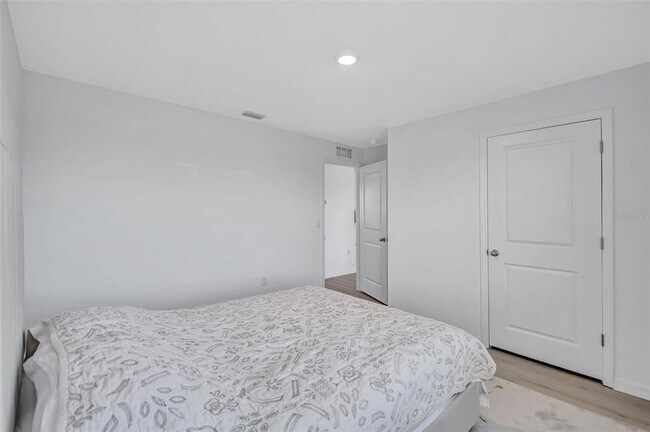 Building Photo - 7601 Rosewood Gdn Lp