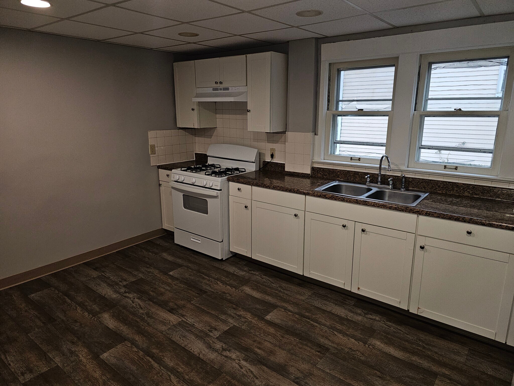 Building Photo - 1098 Big Falls Ave