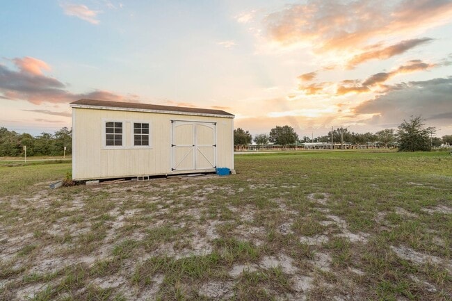 Building Photo - Updated 4 bed 2 bathroom home
