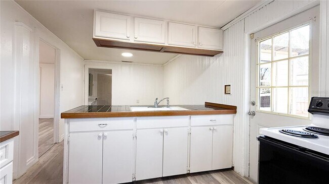 Building Photo - 1909 S Lincoln Ave