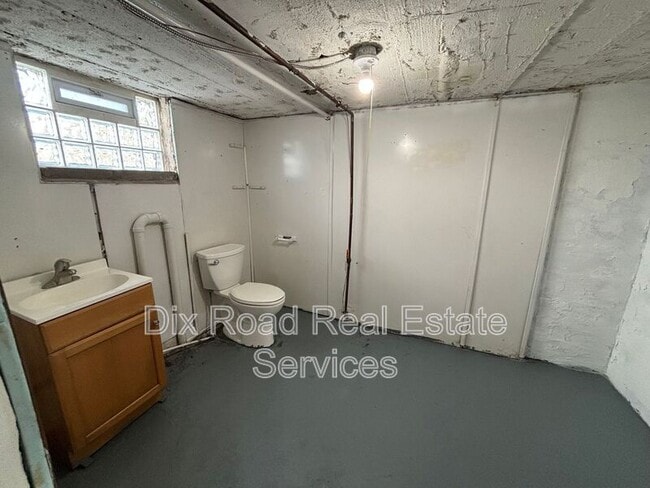 Building Photo - 135 Gramont Ave