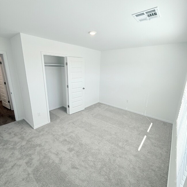 Building Photo - 1917 Rock Elm Dr