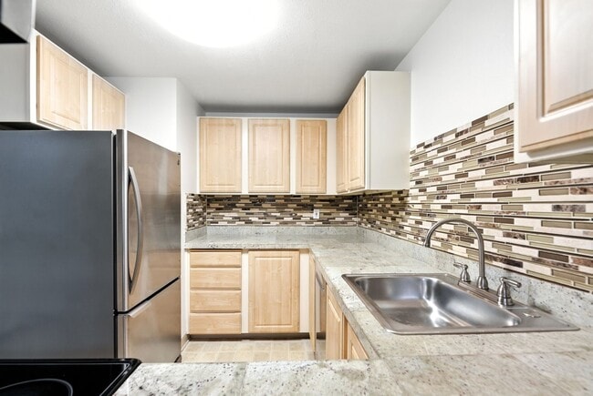 Building Photo - Kirkland Place Condominium