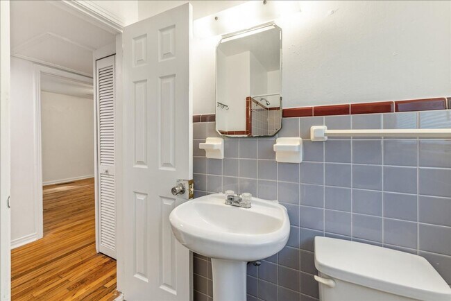 Building Photo - 205 Juniper Dr
