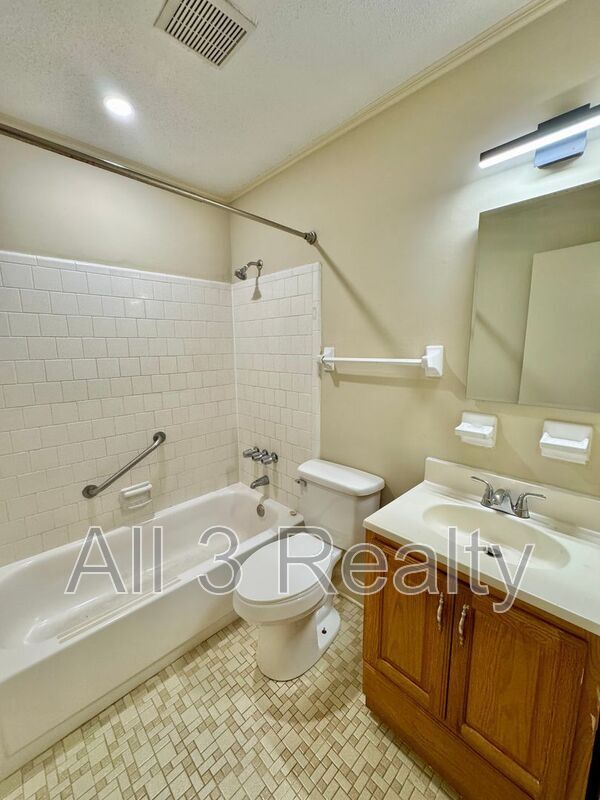 Building Photo - 6332 Pinebrook Dr