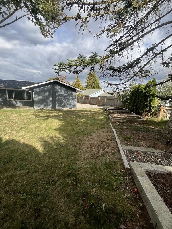 Building Photo - 841 Garden Dr