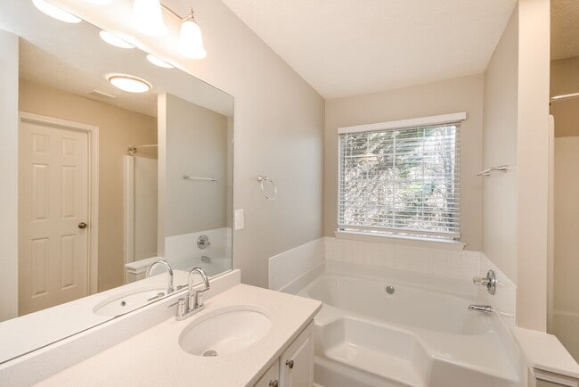Building Photo - 5621 Winchester Pl