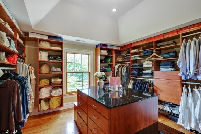 Building Photo - 236 Long Hill Dr