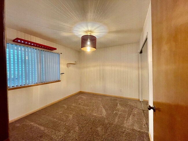 Building Photo - S. PDX 2Bed 2Bath ~ Condo~Near OHSU w/ 2 Reserved parking spots & Washer & Dryer!