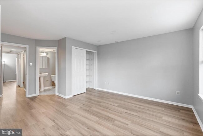 Building Photo - 387 Independence Dr