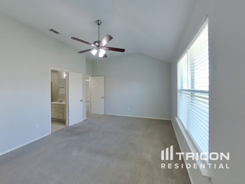 Building Photo - 102 Drycreek Dr