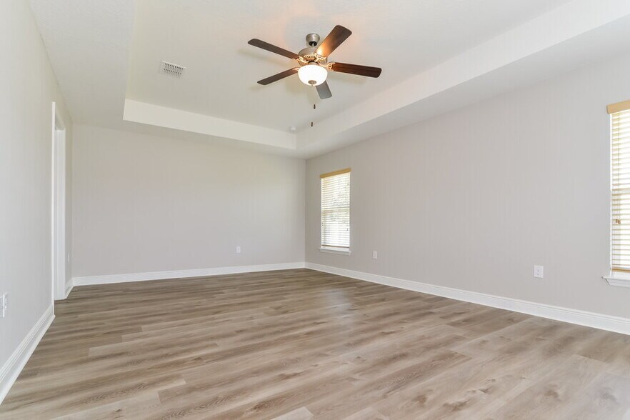 Building Photo - 905 Chestnut Dr