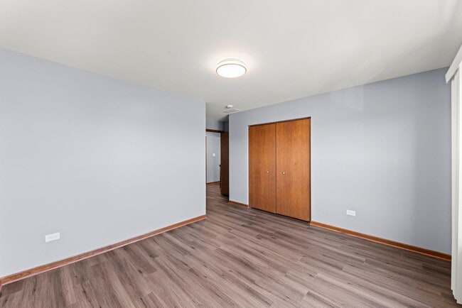 Building Photo - 905 Thorn Creek Dr