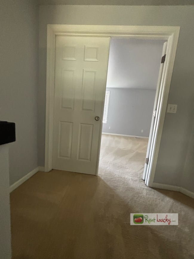Building Photo - Stunning & Spacious 4 Bedroom Home with 2....