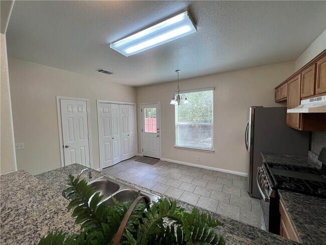 Building Photo - 2400 Allred Dr
