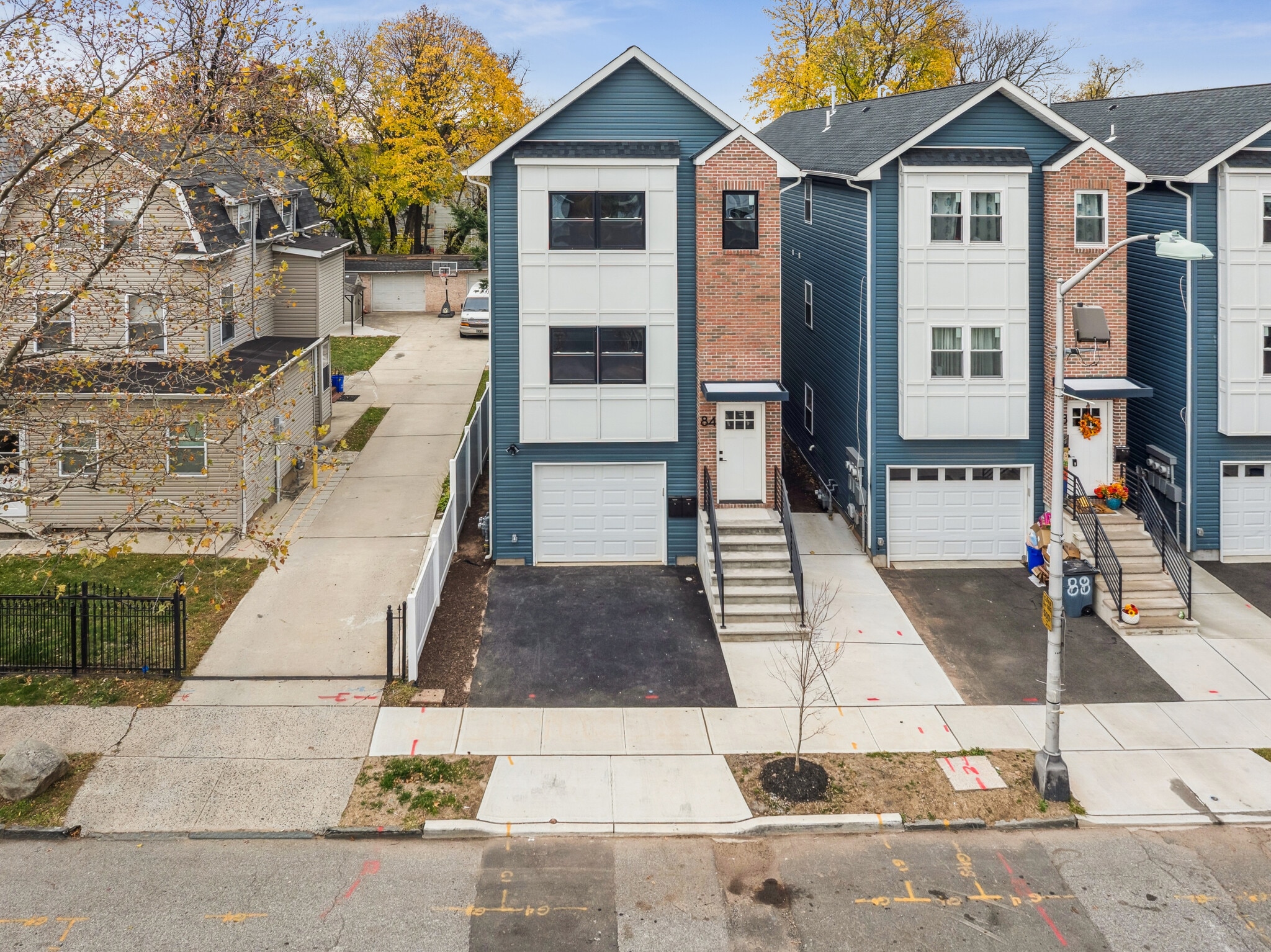 Building Photo - 84 Hollywood Ave