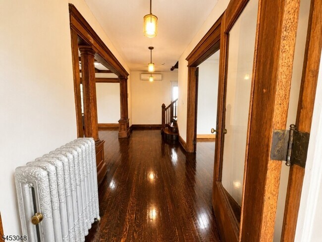 Building Photo - 2 Cloverhill Pl