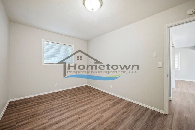 Building Photo - 4 Bedroom 2 Bath Home with 2-Car Detached Garage Available in Hayden, Idaho!