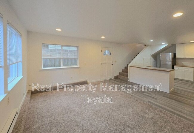 Building Photo - 2475 Yew Street Rd