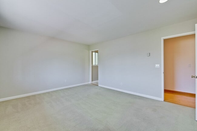 Building Photo - Very Spacious 2BR 2BA Condo in the Heart o...