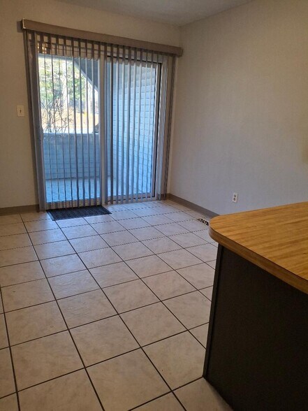 Dining - 247 Cottonwood Rd