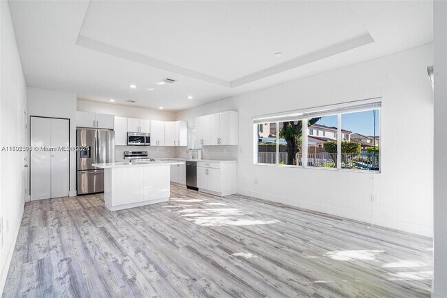 Building Photo - 16350 SW 50th Terrace