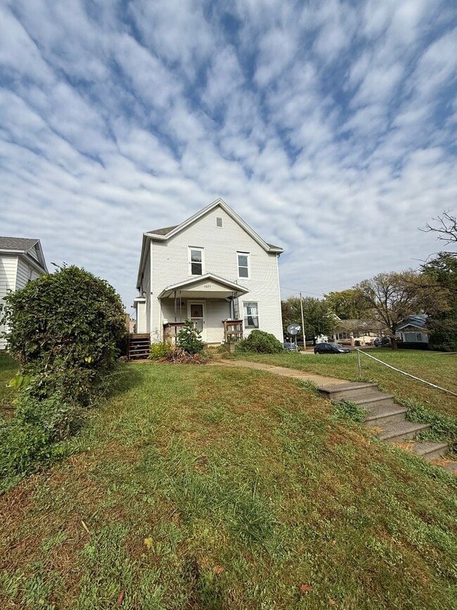 Building Photo - 3823 Ridge Ave