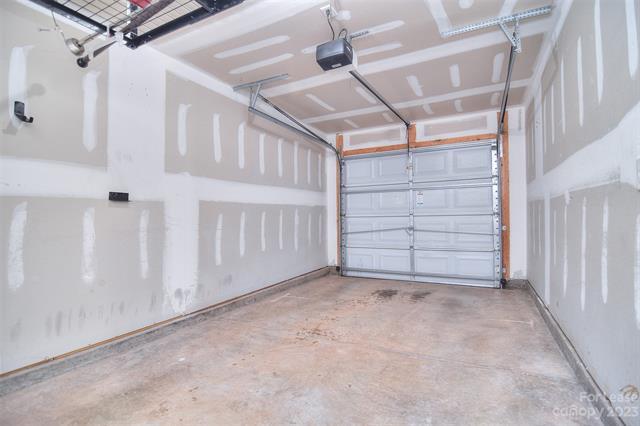 Building Photo - 3033 Des Prez Avenue