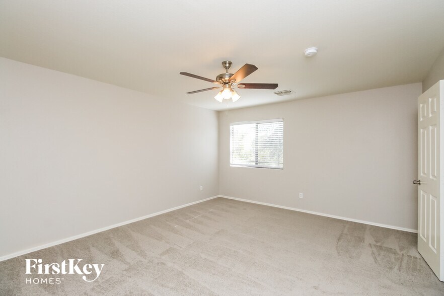 Building Photo - 1858 E Omega Dr