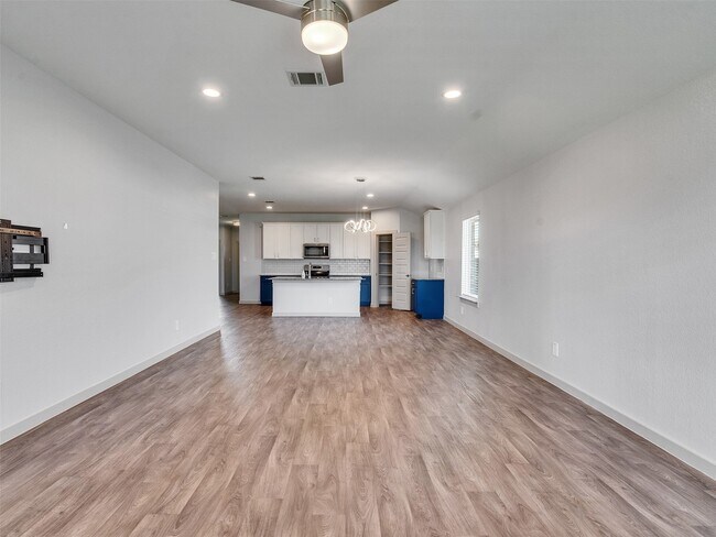 Building Photo - 10627 Great Basin Dr